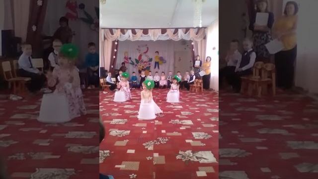 Танец Маленьких Цветочков в Детском Саду? смотреть онлайн