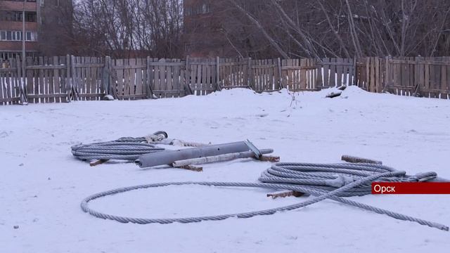 20122023 В парке Строителей начали монтаж гати под временную эстакаду для моста через озеро Песчано смотреть онлайн