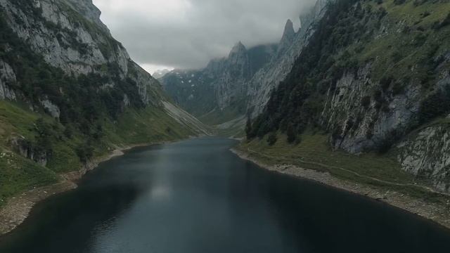 Vue aérienne des montagnes rocheuses - Clip Vidéo Libre de Droit смотреть онлайн