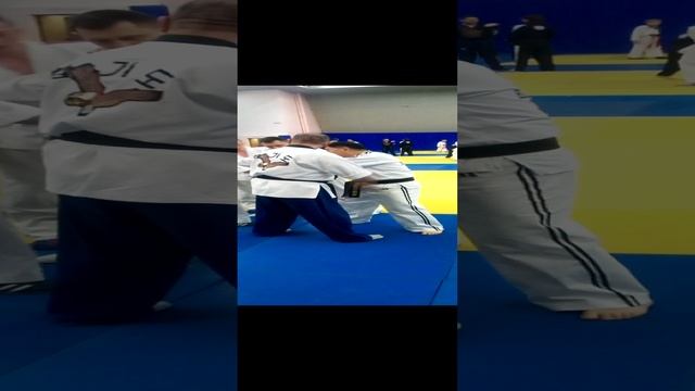 19 варинты защиты от захвата двумя руками за корпус тела смотреть онлайн