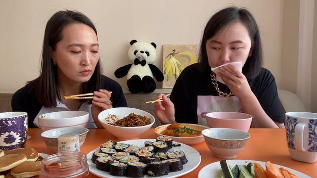 МУКБАНГ | Пробуем острую корейскую еду! Рамён, чачжанмён (черная лапша), токпокки и кимпаб | Mukban