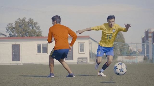 ЛЕГКИЕ ФИНТЫ РОНАЛДИНЬО, ИХ ДОЛЖЕН УМЕТЬ КАЖДЫЙ!! смотреть онлайн