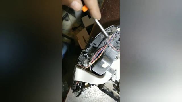 Polaris PVCR3200 не всасывает мусор в контейнер. Гарантия на АКБ заводская 6 месяцев смотреть онлайн