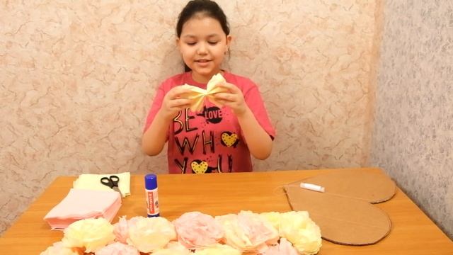 ПЫШНАЯ СЕРДЕЧКА ИЗ САЛФЕТОК!ЛЕГКО И БЫСТРО ДЕЛАЕМ ЦВЕТЫ ИЗ САЛФЕТОК! смотреть онлайн