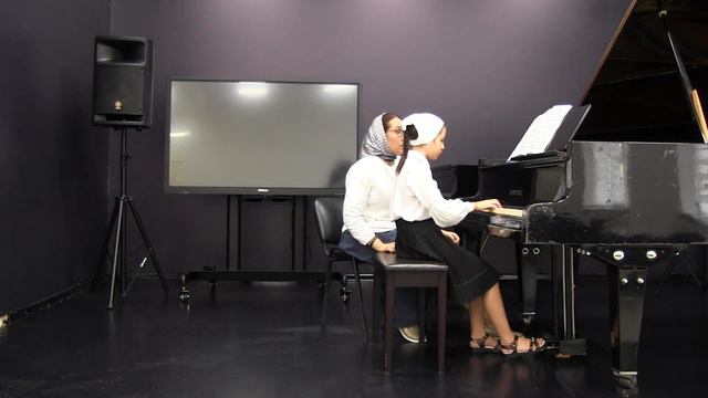 Открытый урок на тему "Работа над крупной формой" Преподаватель Айдарбекова Майра смотреть онлайн