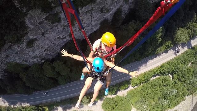 обычные дворовые качели в горах смотреть онлайн