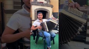 рамир исполняет песню МОЛОДОЙ МОНАХ спицально для вас строго видио не брать (запэндо)