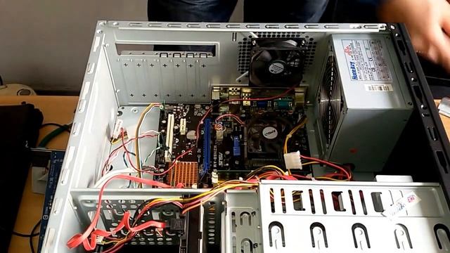 Установка видеокарты Gigabyte GeForce 210 смотреть онлайн