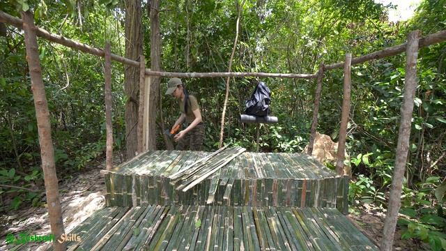 Survival Overnight Alone - Build Bushcraft Bamboo Shelter - LIVING OFF GRID