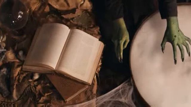 «Google+» -- «Halloween» (озвученная заставка). смотреть онлайн