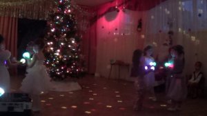 Танец со светящимися шариками