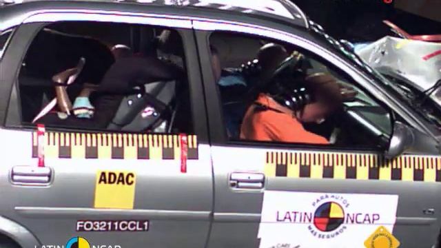 Crash test com o Chevrolet Corsa смотреть онлайн