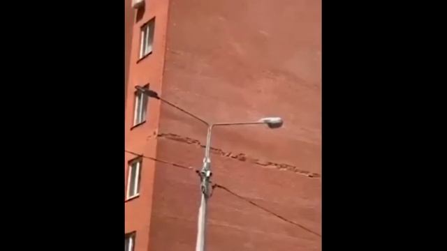 Обрушилась стена дома в Балашихе/видео полная версия смотреть онлайн