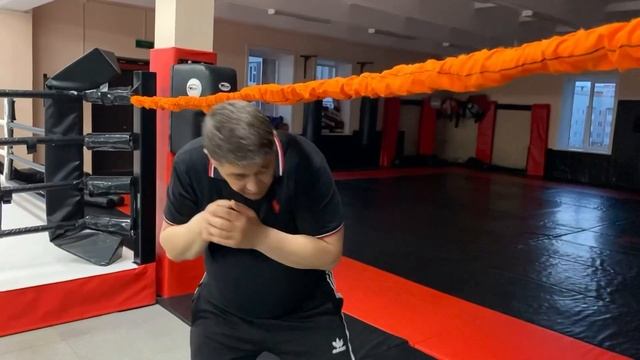 Защита в боксе для начинающих. Нырки. Спортивная Сибирь смотреть онлайн
