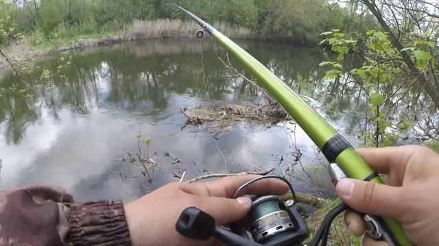 Ловля ГОЛАВЛЯ на майского ЖУКА!! Рыбалка на реке в проводку. смотреть онлайн