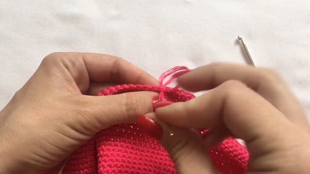 Аккуратное завершение последнего ряда панамы, связанного столбиками без накида крючком смотреть онлайн