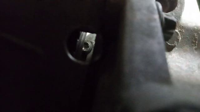 A20DTH engine sump 2 hidden screw removing-A20DTH olajteknő két rejtett csavarjának eltávolítása смотреть онлайн