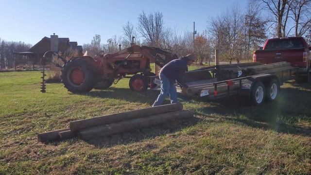 Hauling off the pigs and picking up a load of fence posts - Homestead VLOG смотреть онлайн