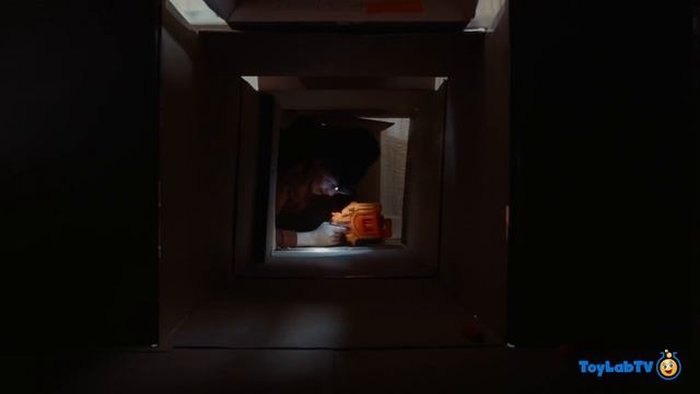 Dinosaur Chase with Park Rangers in Giant Box Fort Cardboard House смотреть онлайн
