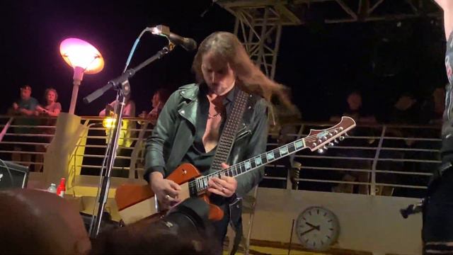 Hardcore Superstar: Electric Rider смотреть онлайн