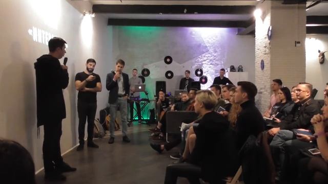 Как говорить в микрофон смотреть онлайн