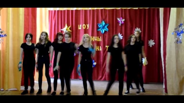 ТАНЕЦ ПОД КРУТЫЕ ПЕСНИ!!ДЕВОЧКИ СУПЕР!!!10 КЛАСС! смотреть онлайн