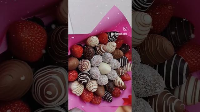Новогодний сладкий букет из клубники в шоколаде ??#спб #новогорелово #клубникавшоколаде смотреть онлайн