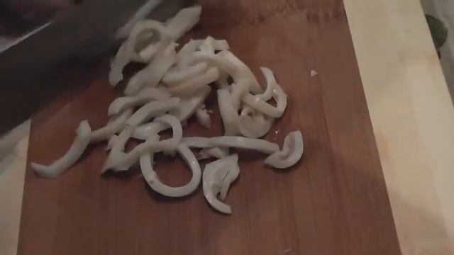ВКУСНЫЙ САЛАТ ИЗ КАЛЬМАРОВ ГОТОВИМ ДОМА смотреть онлайн