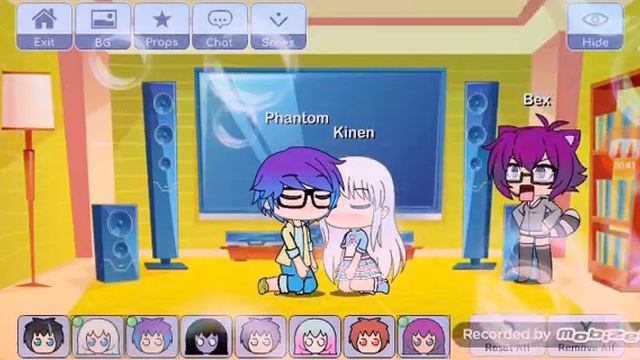 девочка целуется с парнем