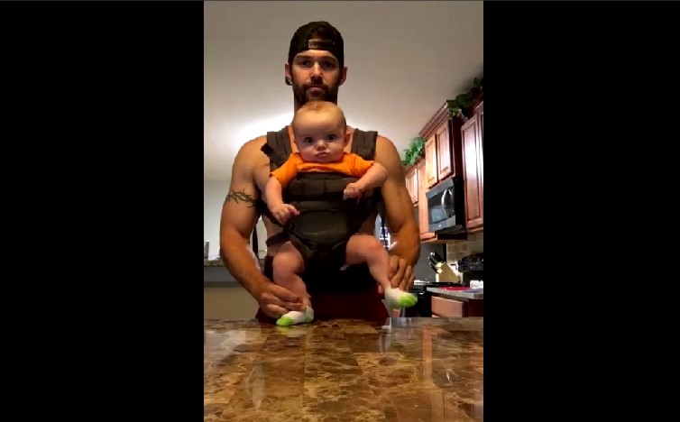 Танцующий малыш смотреть онлайн