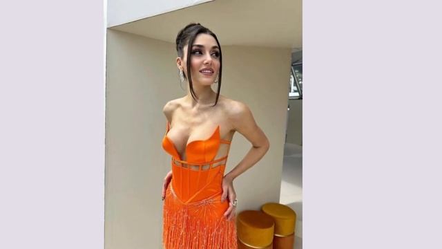 Hande Erçel okula başladı : 18 yaşıma geri döndüm смотреть онлайн