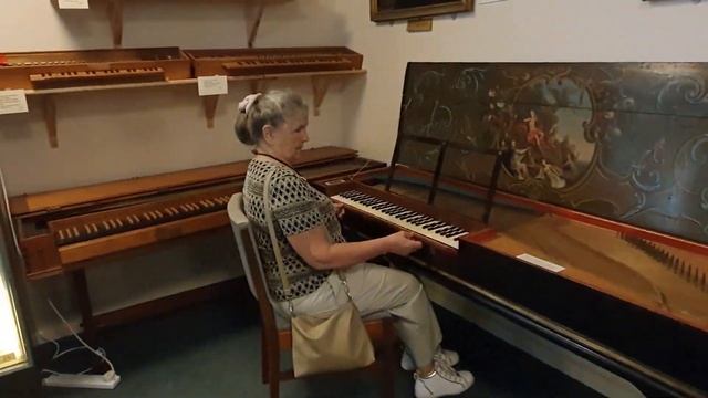 Жизнь в Англии. Уникальный бесплатный музей музыкальных инструментов в Оксфорде. смотреть онлайн