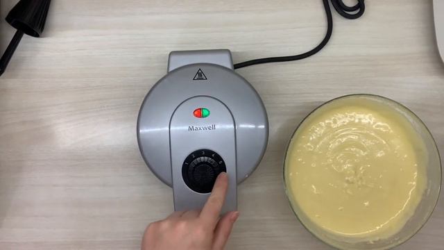 Вафельница Maxwell MW-1571 SR