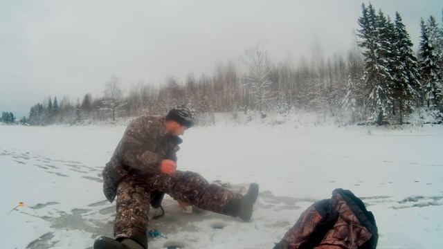 Ловля плотвы и ельца на течении!!! Бюджетный способ прикормки!!! смотреть онлайн