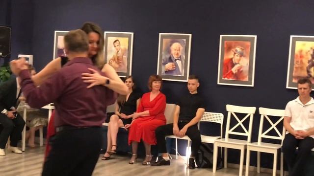 Танец именинницы на милонге в Librertad. Поздравляем с Днём Рождения ученицу студии Ольгу Леоничеву смотреть онлайн