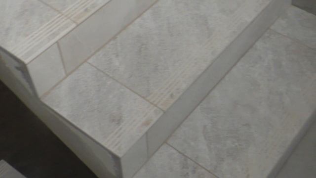 Окончание плиточных работ на лестнице . смотреть онлайн