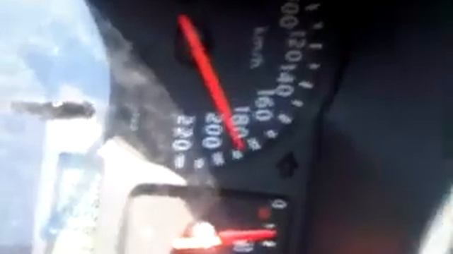 Nissan NOTE 1,4 180+ km/h.3GP смотреть онлайн