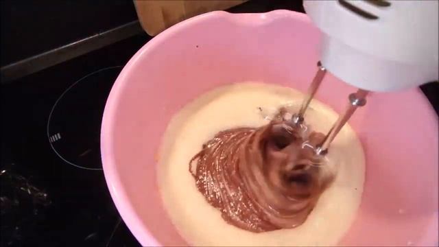 Gâteau Coulant au Chocolat en 5 minutes, Fondant au cœur coulant très facile et rapide à faire смотреть онлайн