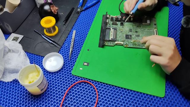 Ремонт одинаковых плазменных телевизоров SAMSUNG. Подробно. PS51E537A3K и PS51E530A3W смотреть онлайн