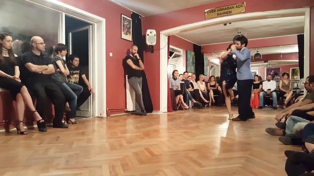 Dilara Öz & Abdullah Çitil - Cascabelito @Milonga Sueño 1/3 смотреть онлайн