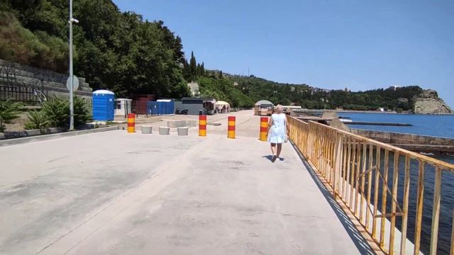 5 июля 2022 посёлок Утёс на Южном Берегу Крыма. Небольшая видео прогулка по Набережной Курорта. смотреть онлайн