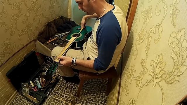 Тревел гитара из говна и палки / Travel guitar DIY смотреть онлайн