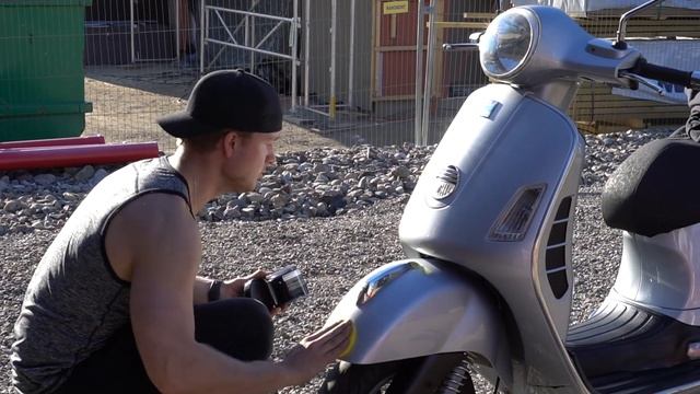 Extreme makeover: Vespa edition! Polering, glans og litt nakenhet смотреть онлайн