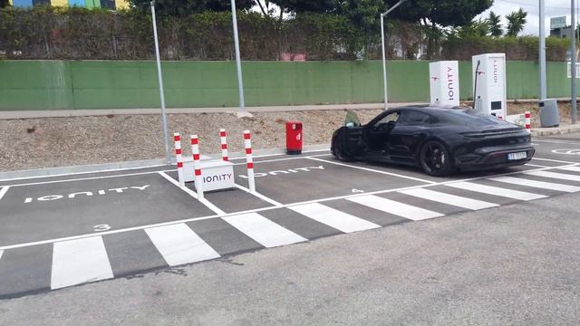 Porsche Taycan: 210 km consumption test with the Mission E wheels смотреть онлайн