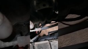 Замена генератора на Ford Fiesta 1.3 с климой.