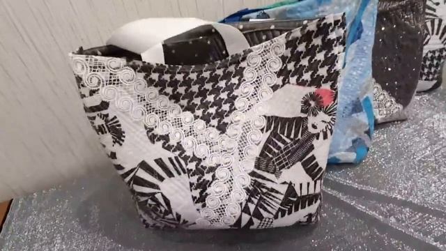 Обзор готовых сумок-шоперов в технике пицца #сумка #техникапицца #пэчворк #пэчворкдляначинающих смотреть онлайн