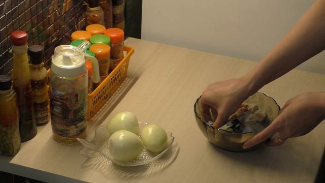 СКУМБРИЯ НА ЛУКОВОЙ ПОДУШКЕ В ДУХОВКЕ смотреть онлайн