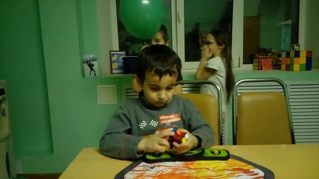 Агасарян Лев в 4 года собирает суперфлоппи смотреть онлайн