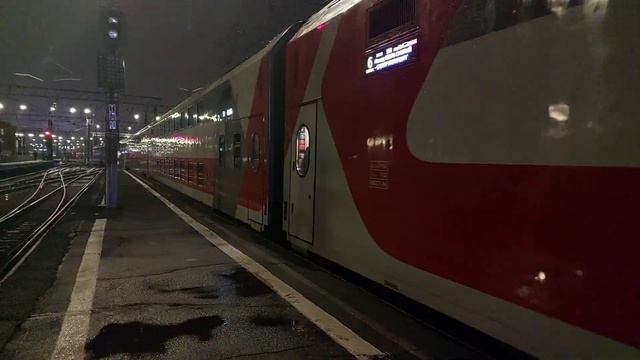 Прибытие ЭП2К-147 с двухэтажным поездом №275/276 Москва - Санкт-Петербург! смотреть онлайн