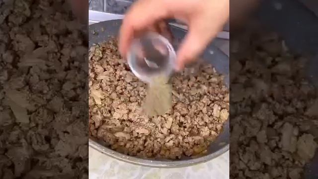 Жареная картошка с фаршем в духовке